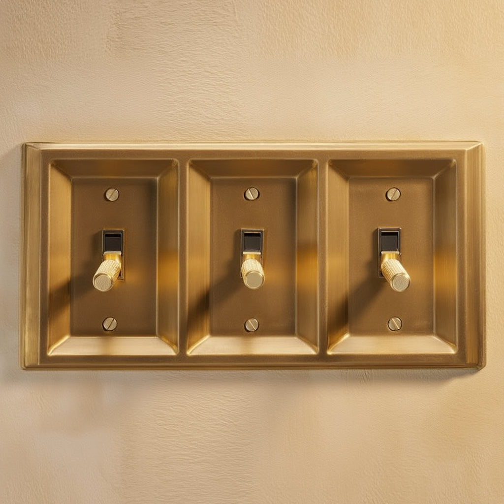 Atelier Toggle Plate, Triple