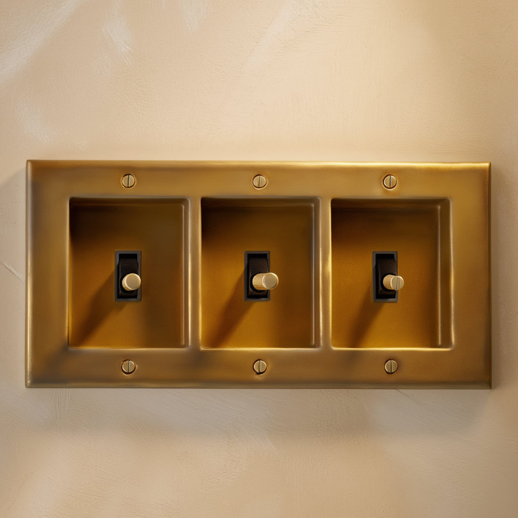 Atelier Toggle Plate, Triple